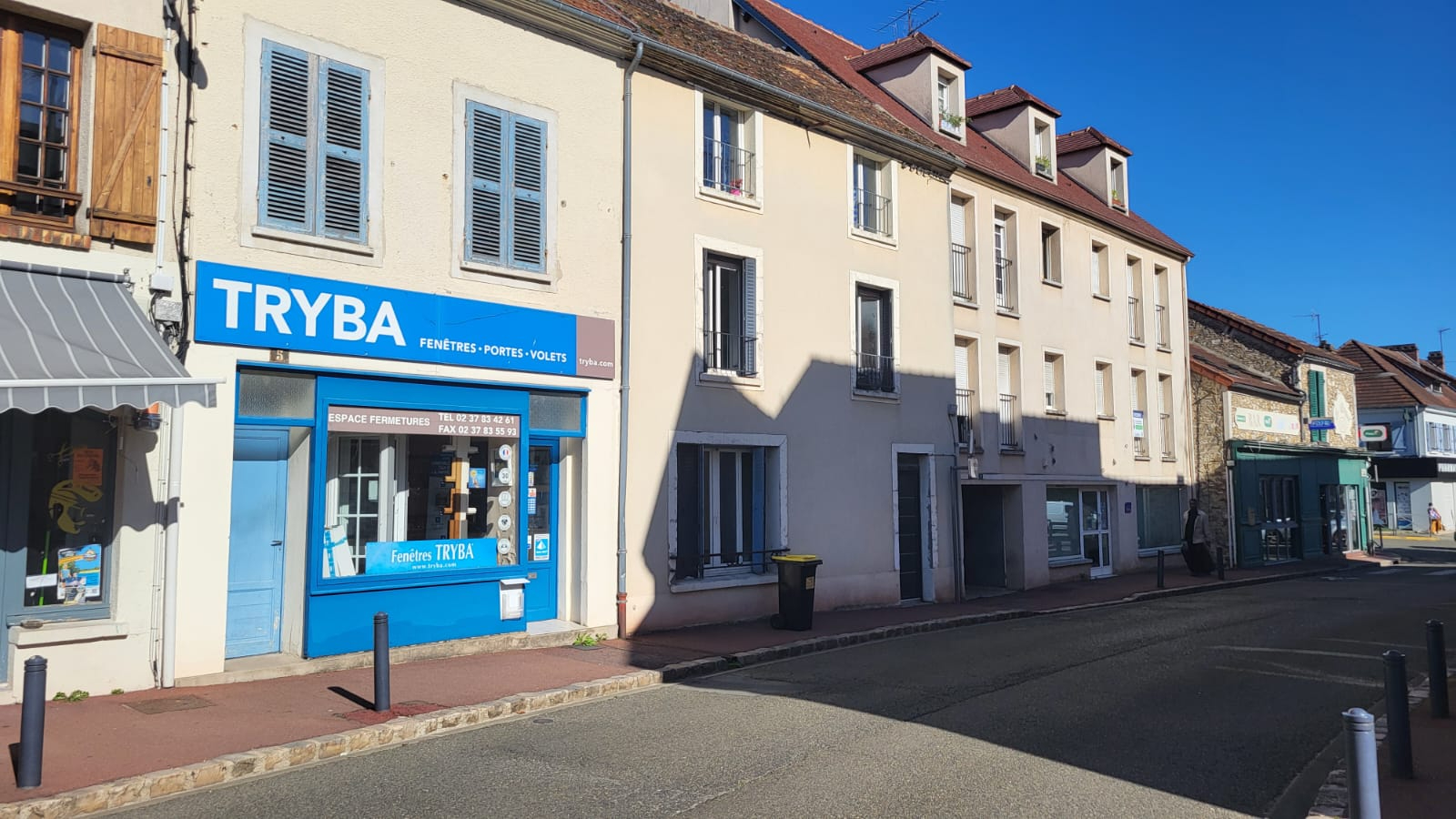 IMMEUBLE EPERNON, 4 studios + 1 local commercial