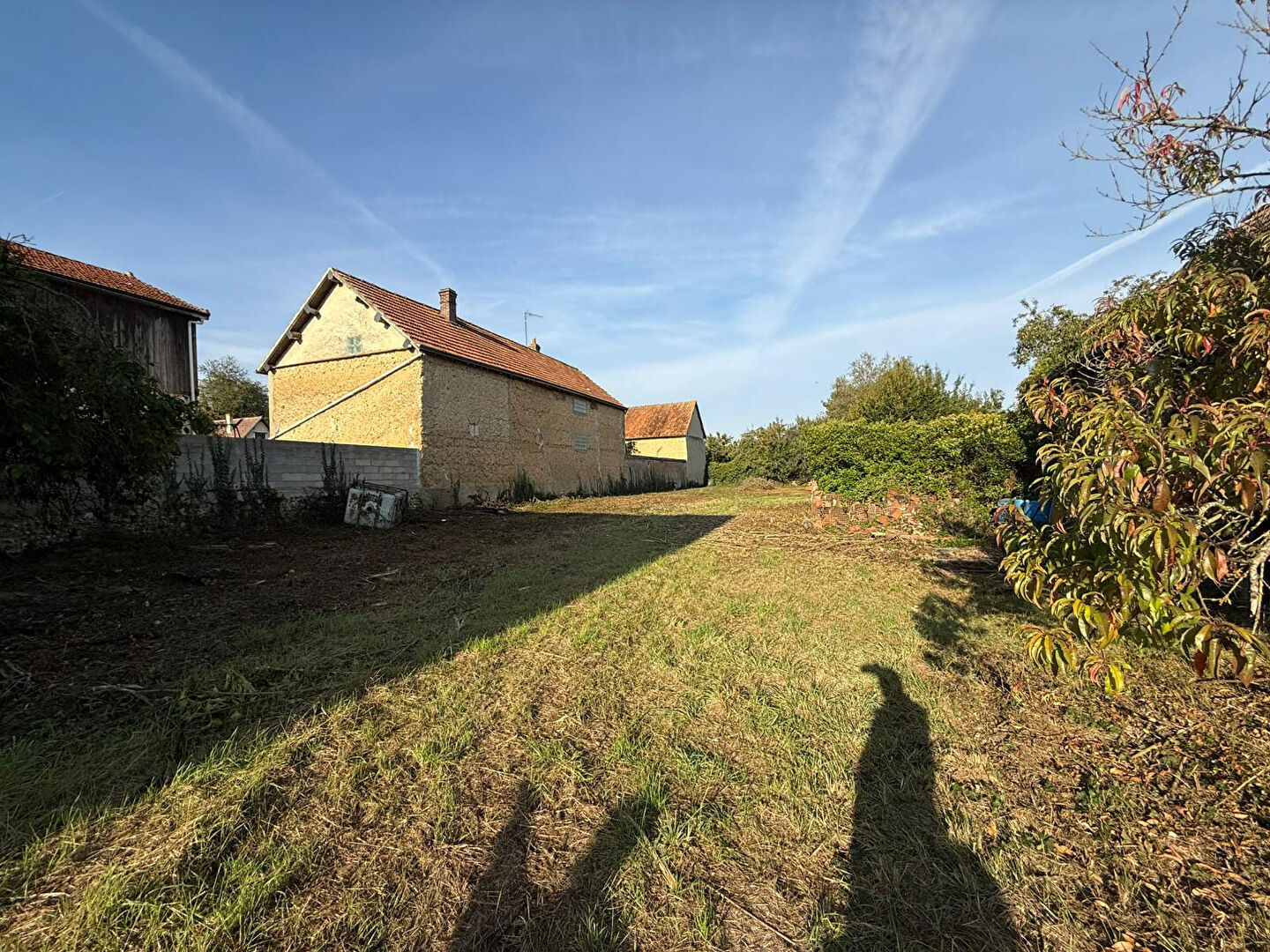 Terrain à vendre avec deux granges secteur CHAUDON