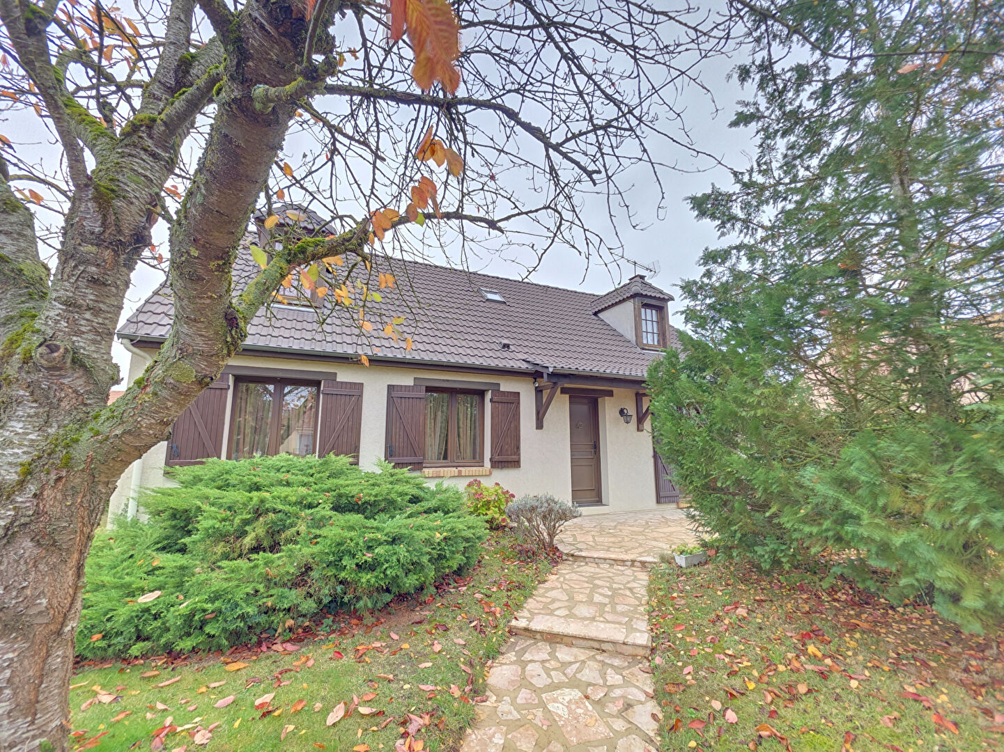 Photo MAISON sur sous sol 10 MN NOGENT LE ROI , DPE D ,4 chambres image 2/6