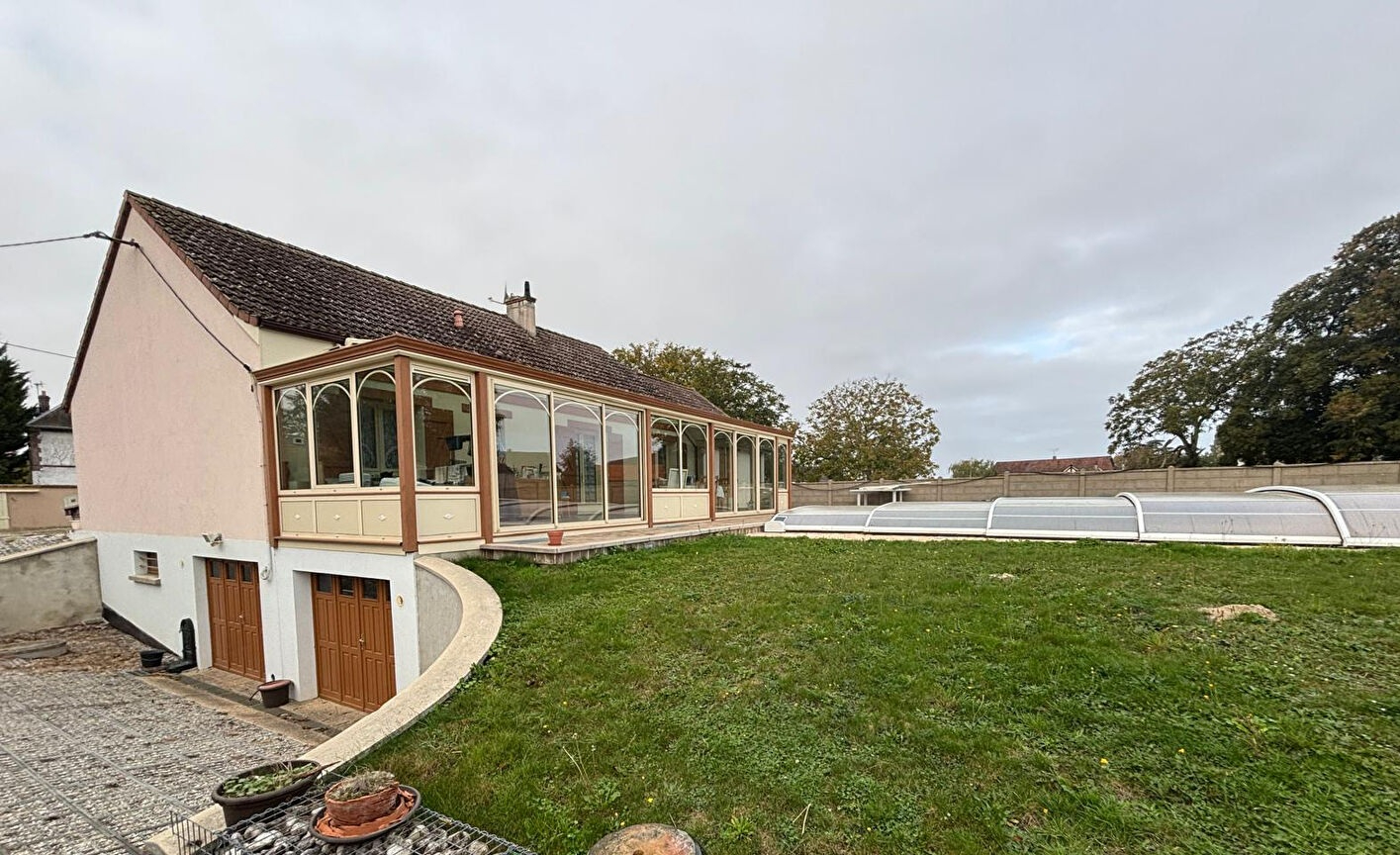 Photo Maison plain pieds sur sous-sol total - proche NOGENT LE ROI image 1/6