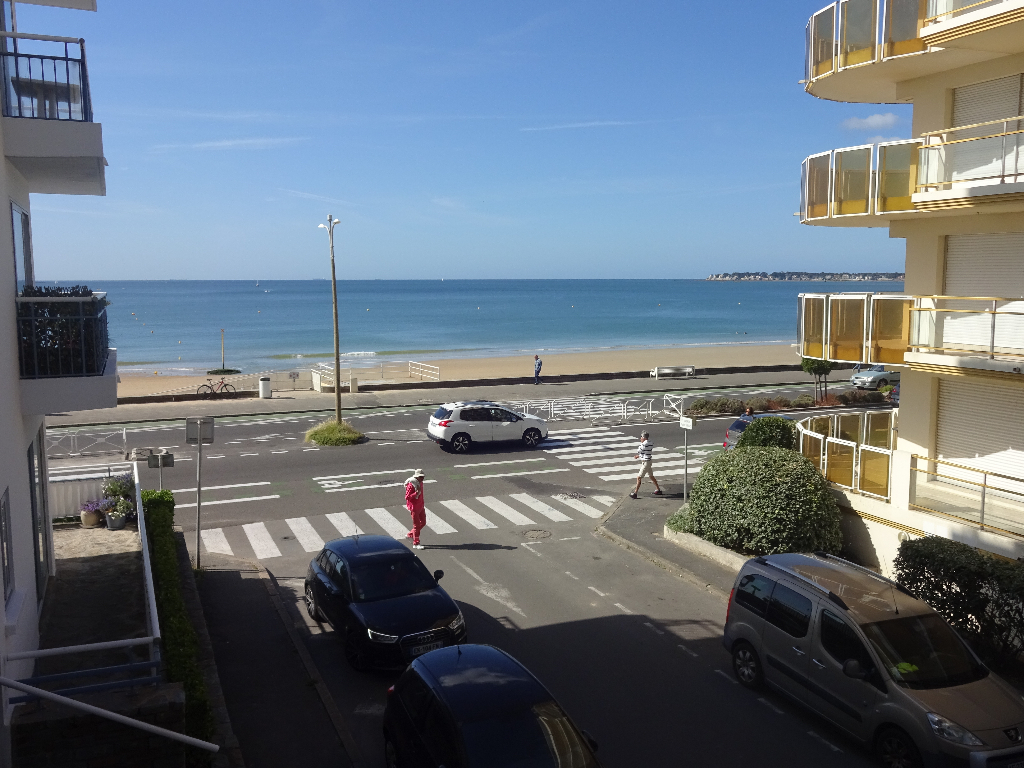 LA BAULE Quartier Aquabaule Appartement de 35 m² vue latérale mer