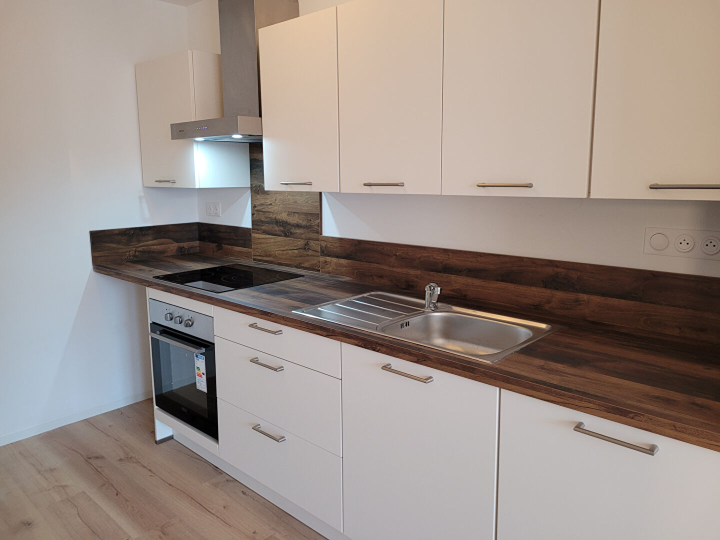 Photo A vendre Locminé, immeuble avec commercial loué, et appartement T4 loué image 1/6