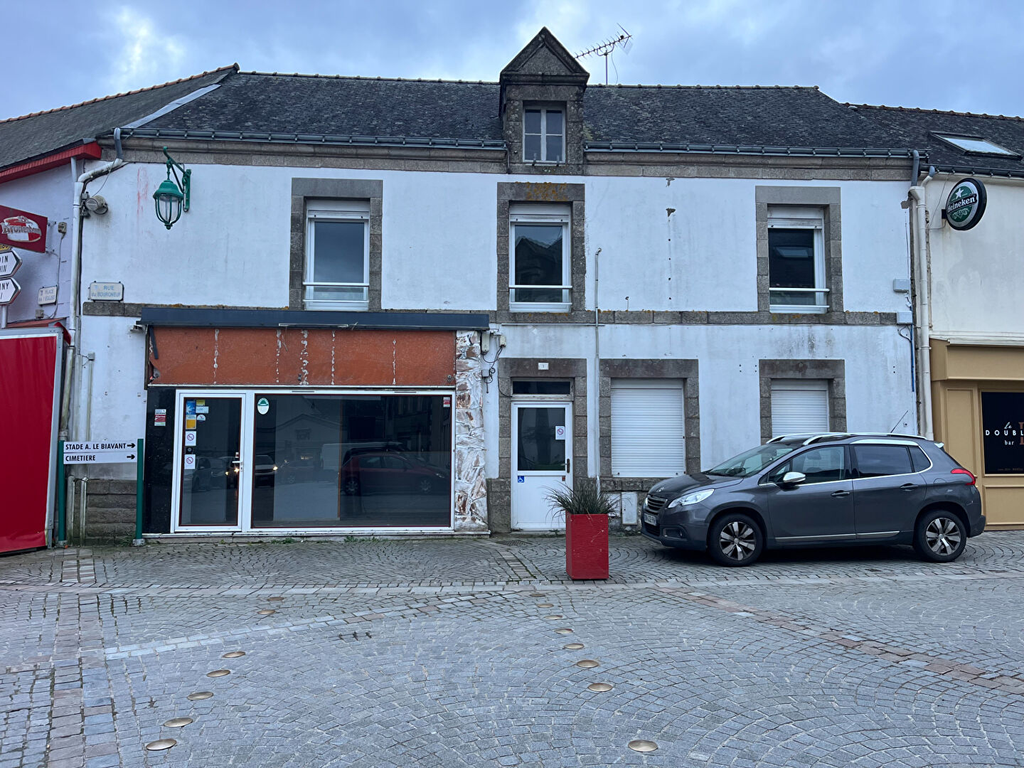 Photo A vendre Moréac, immeuble avec appartement T3 et local commercial image 2/6