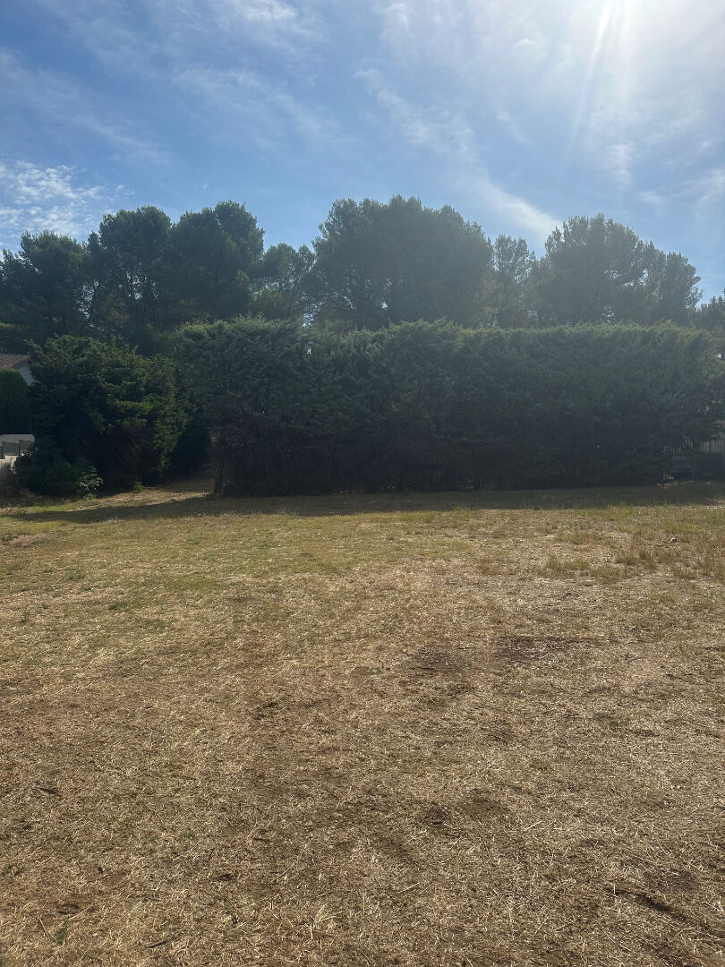 FONTVIEILLE  :  Terrain d'exception 925m²  au Coeur des Alpilles.