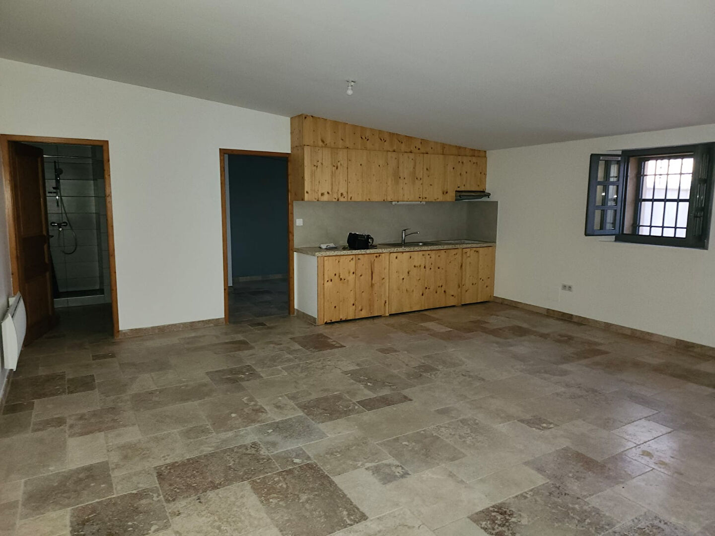 Logement Type 2 en campagne, entre st martin et salon de provence