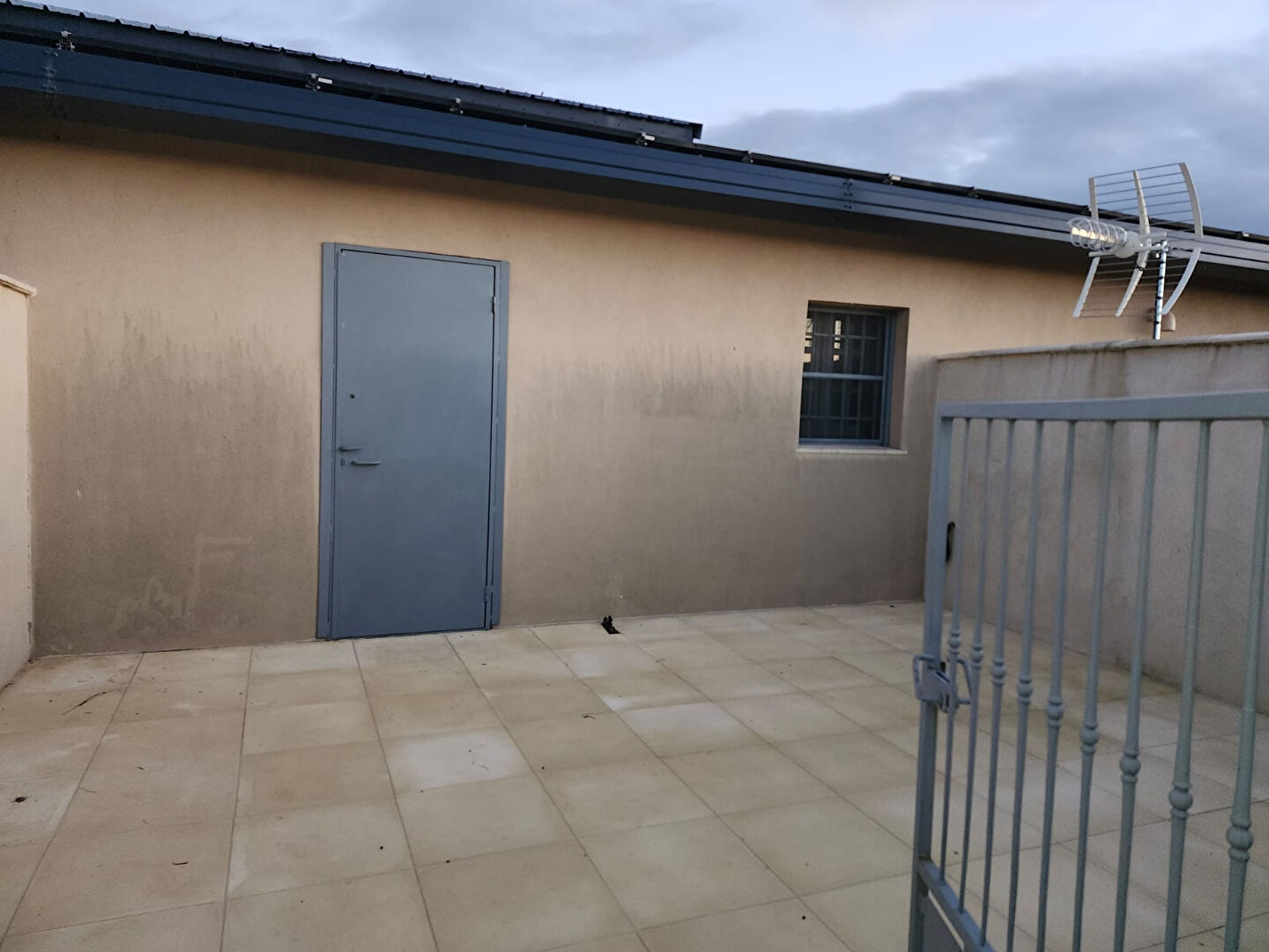 Photo Logement Type 2 en campagne, entre st martin et salon de provence image 2/6