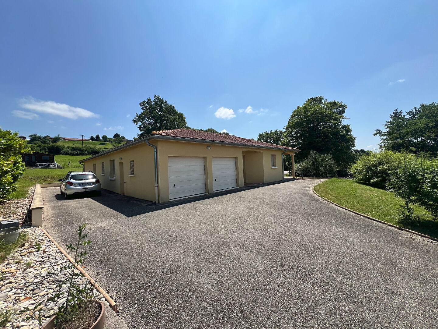 Photo AMBRONAY image 5/6