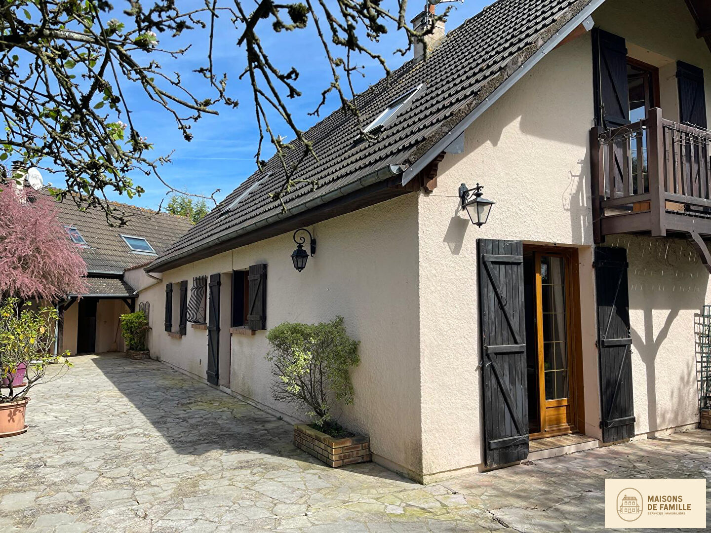 Agence immobilière de 
 Maisons de famille Clamart - Maisons de famille 

