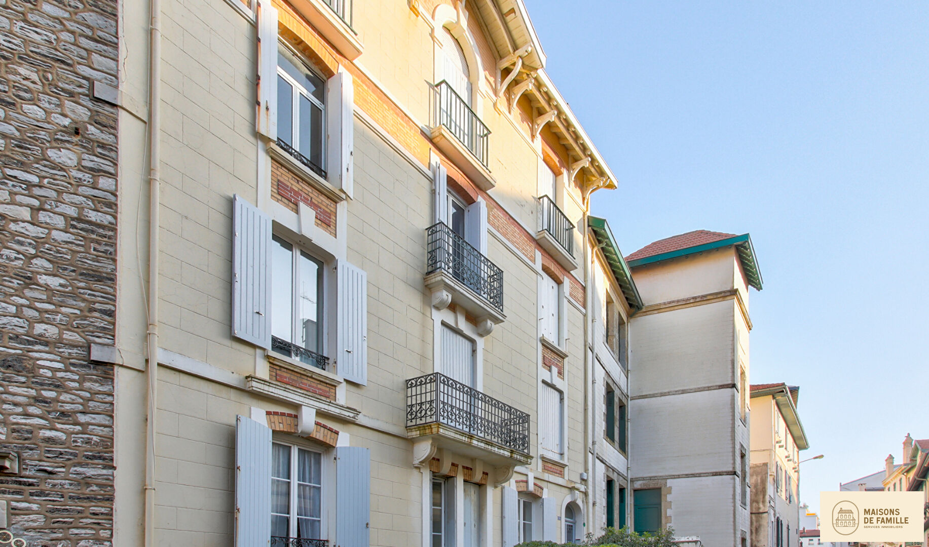 Agence immobilière de 
 Maisons de famille Clamart - Maisons de famille 
