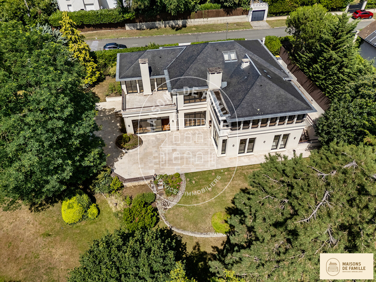 Photo La Villa - Maison d'exception à vendre dans le Hameau de la Jonchère à Rueil-Malmaison image 3/6