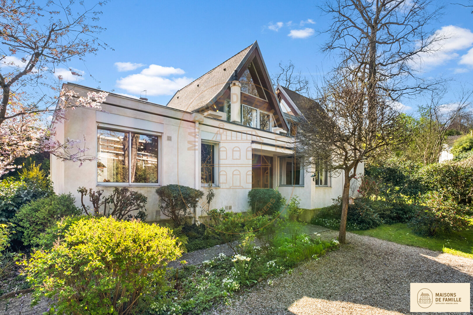Photo Zaha - Maison d'architecte à vendre au Hameau de la Jonchère à Rueil-Malmaison image 3/6