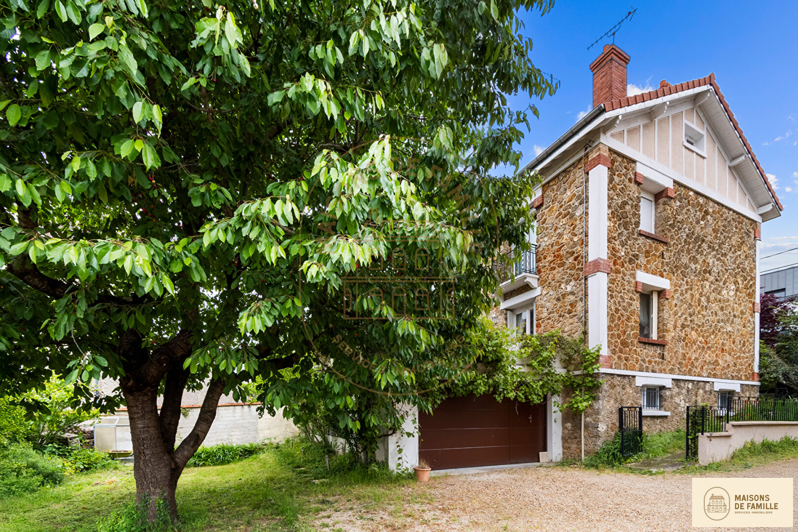 Agence immobilière de 
 Maisons de famille Clamart - Maisons de famille 
