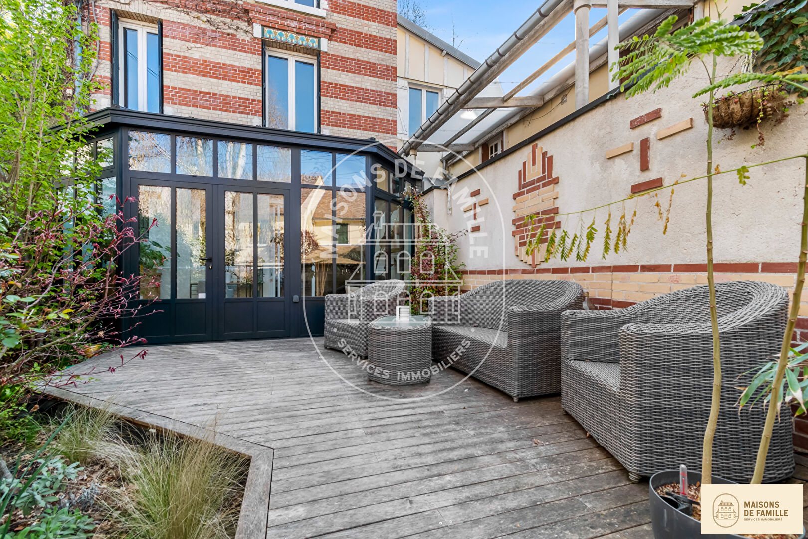 Agence immobilière de 
 Maisons de famille Clamart - Maisons de famille 
