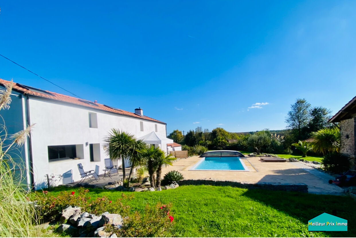 Maison + gîte 245m2 - 6 pièces -terrain clos 6951m2