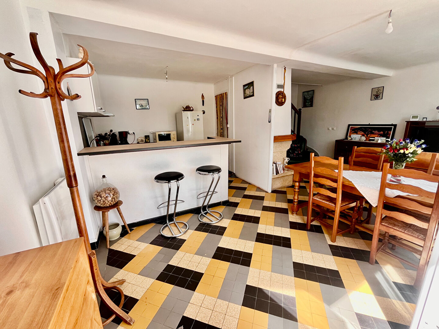 Photo MONTREUIL-BELLAY (49) PETIT ENSEMBLE PARTIELLEMENT REFAIT image 2/6