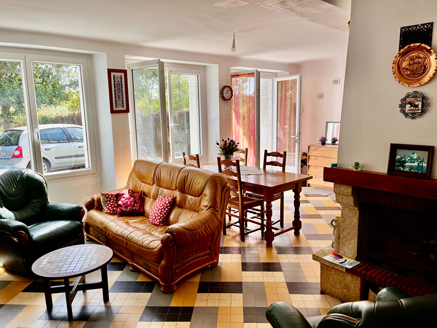 Photo MONTREUIL-BELLAY (49) PETIT ENSEMBLE PARTIELLEMENT REFAIT image 3/6