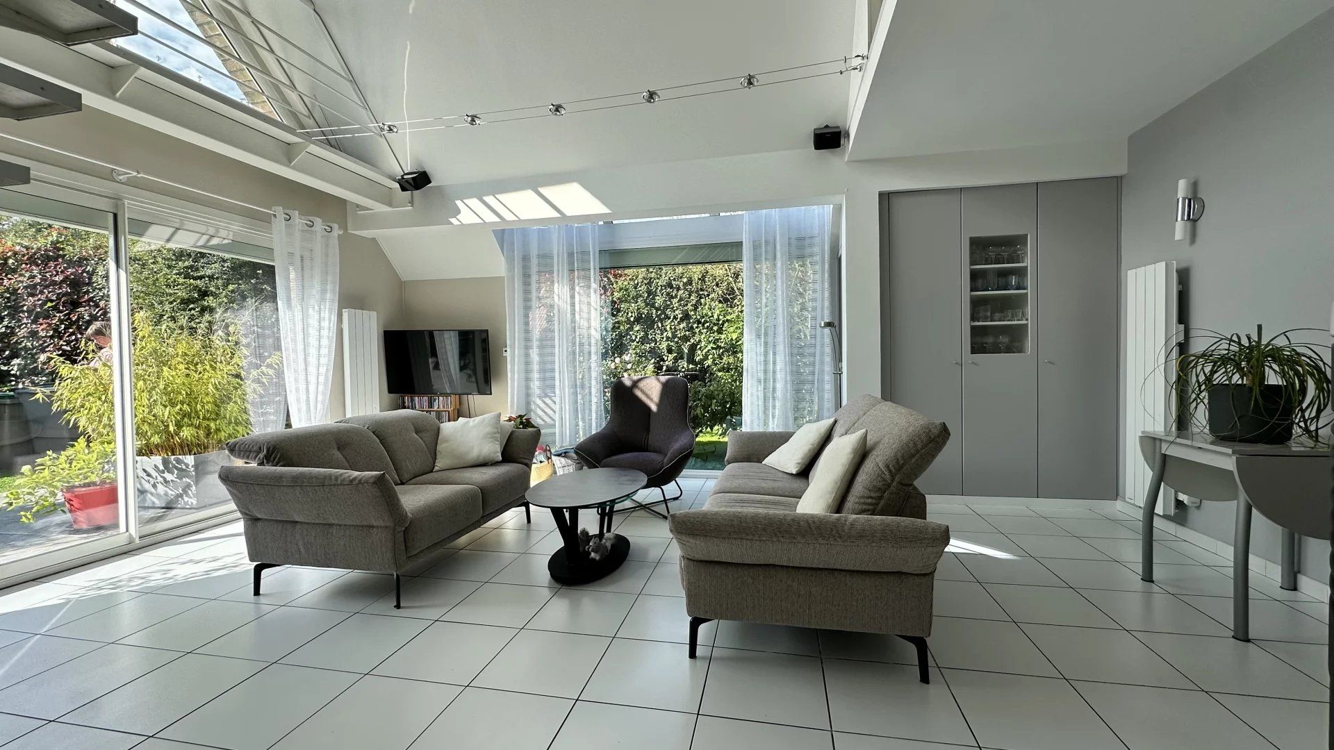 Photo Individuelle semi plain pied 175m2 - 5 chambres - Piscine image 5/6