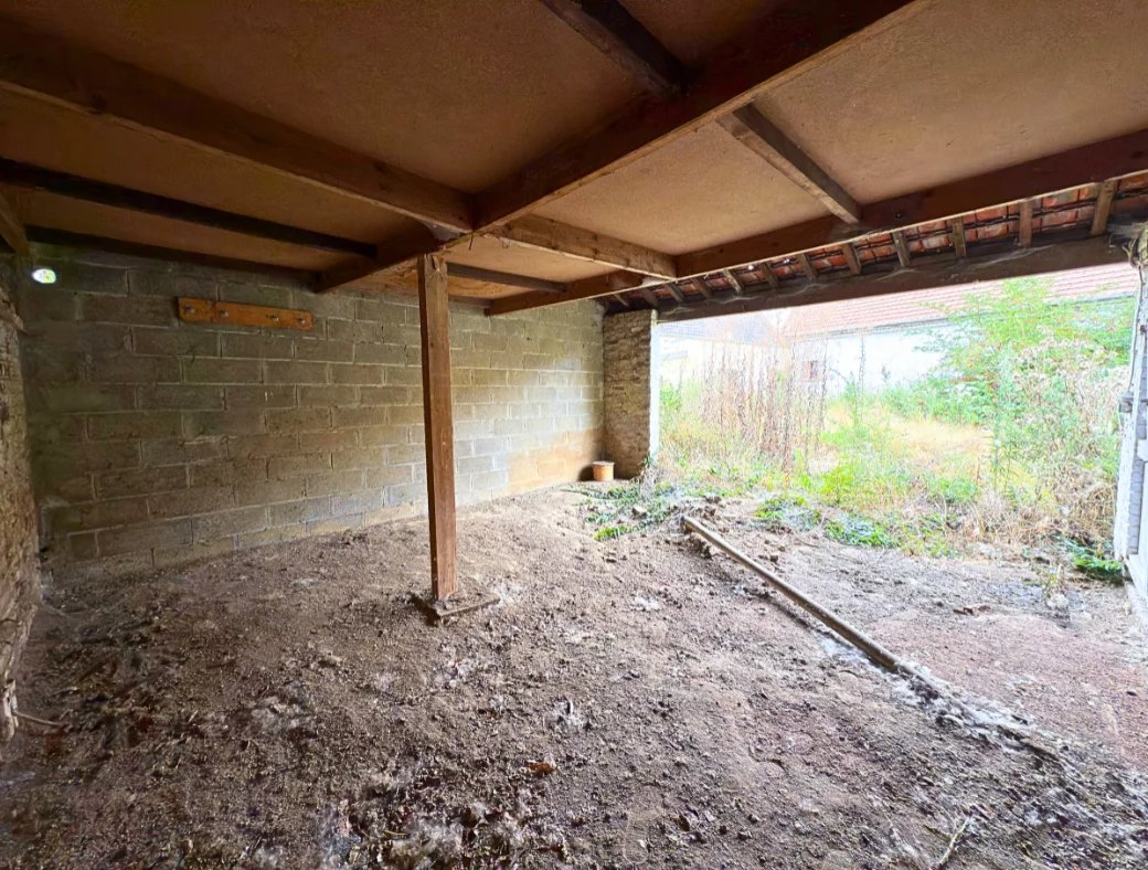 Photo Ancienne étable avec dépendance attenante  Environ 154 m² à rén image 4/6