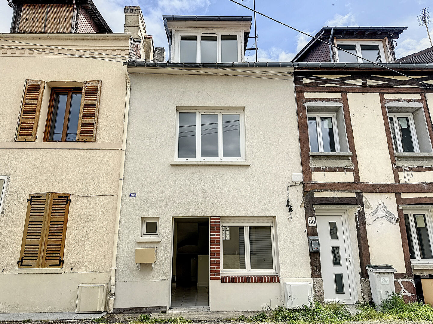 A vendre Maison à
OISSEL
(76350) A vendre Maison à
OISSEL
(76350)