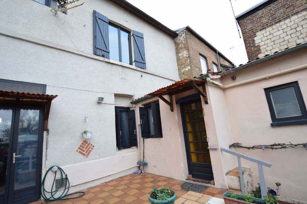 A vendre Maison à
CAUDEBEC LES ELBEUF
(76320) A vendre Maison à
CAUDEBEC LES ELBEUF
(76320)