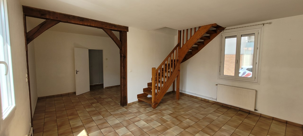 A vendre Maison à
CAUDEBEC LES ELBEUF
(76320) A vendre Maison à
CAUDEBEC LES ELBEUF
(76320)