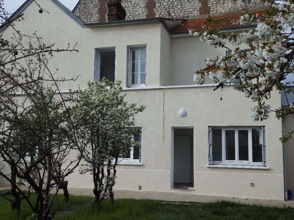 A vendre Maison à
CAUDEBEC LES ELBEUF
(76320) A vendre Maison à
CAUDEBEC LES ELBEUF
(76320)