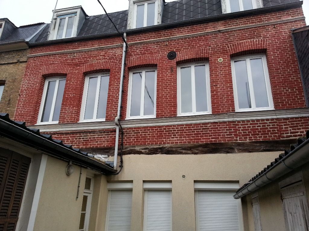 A vendre Immeuble à
CAUDEBEC LES ELBEUF
(76320) A vendre Immeuble à
CAUDEBEC LES ELBEUF
(76320)