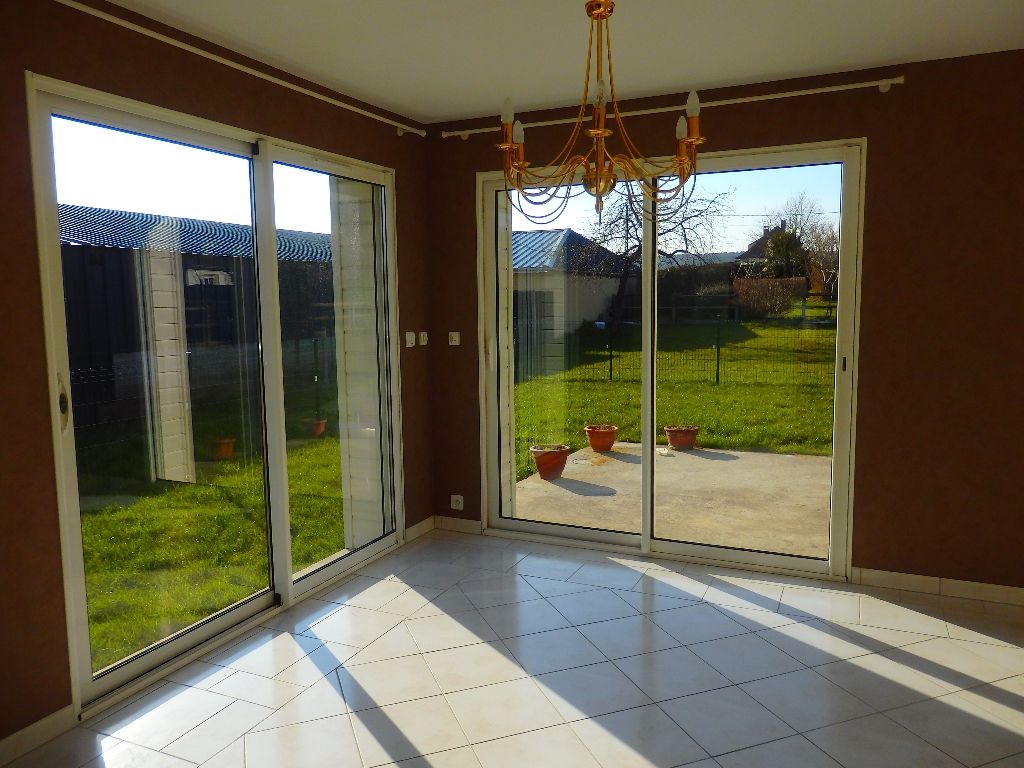 A vendre Maison à
OISSEL
(76350) A vendre Maison à
OISSEL
(76350)