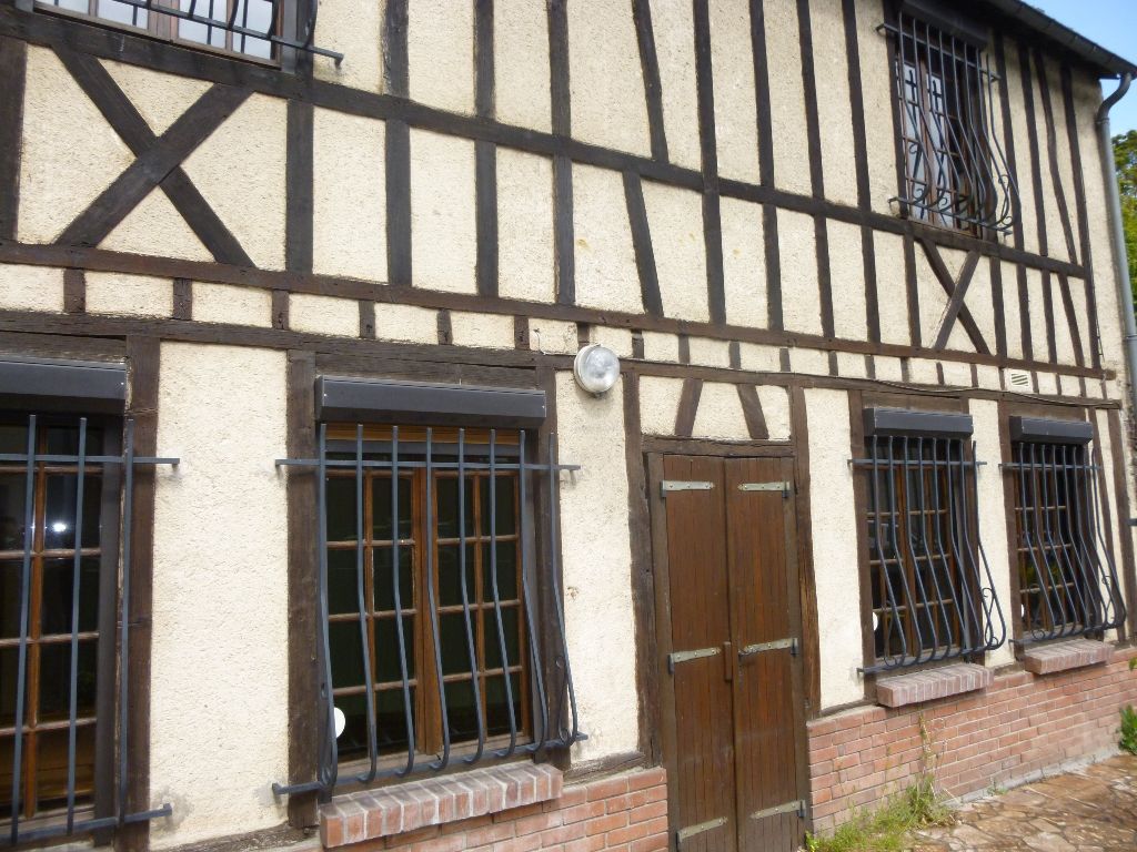 A vendre Maison à
ELBEUF
(76500) A vendre Maison à
ELBEUF
(76500)
