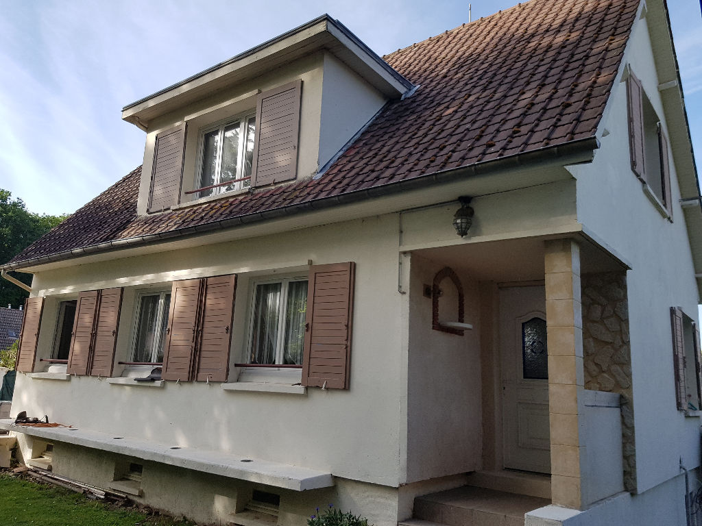A vendre Maison à
LA SAUSSAYE
(27370) A vendre Maison à
LA SAUSSAYE
(27370)