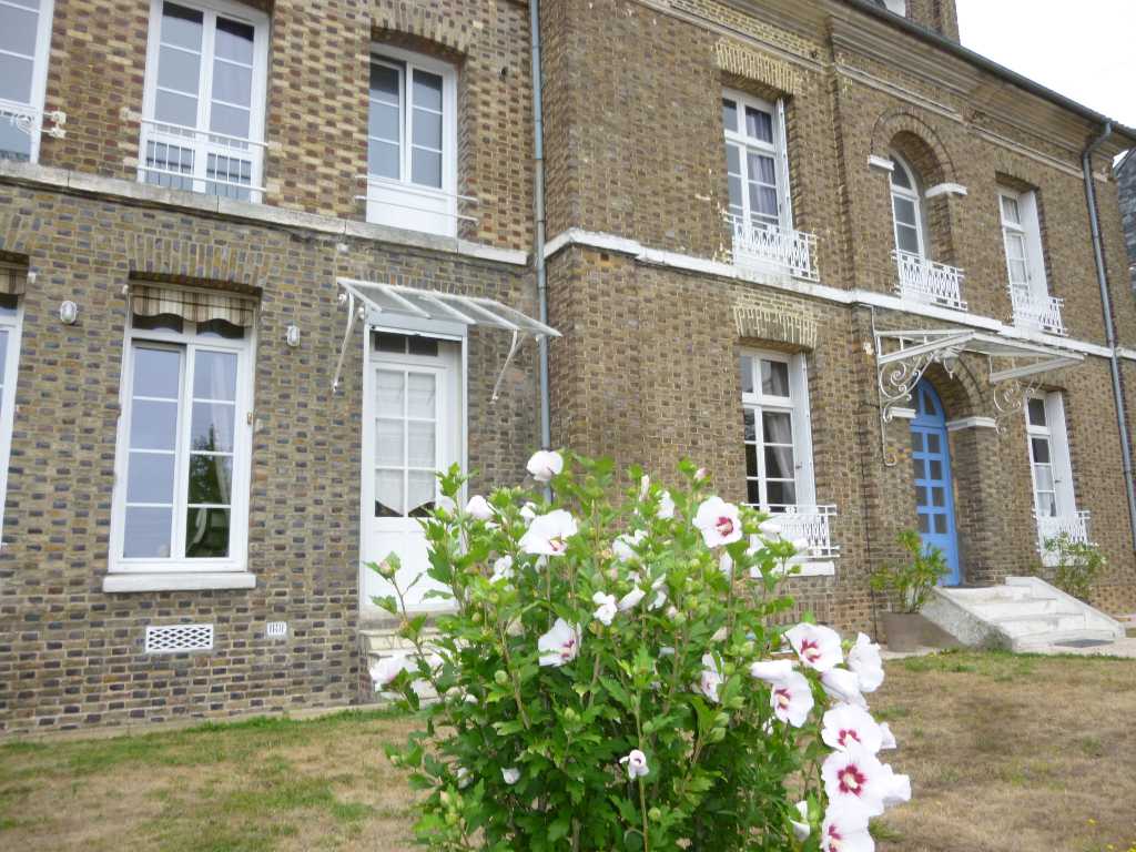 A vendre Maison à
CAUDEBEC LES ELBEUF
(76320) A vendre Maison à
CAUDEBEC LES ELBEUF
(76320)
