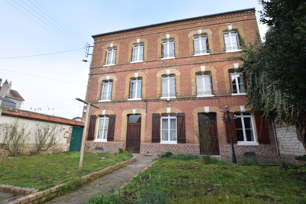 A vendre Maison à
CAUDEBEC LES ELBEUF
(76320) A vendre Maison à
CAUDEBEC LES ELBEUF
(76320)