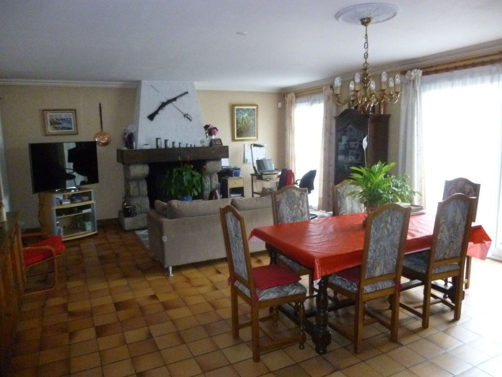 A vendre Maison à
CAUDEBEC LES ELBEUF
(76320) A vendre Maison à
CAUDEBEC LES ELBEUF
(76320)