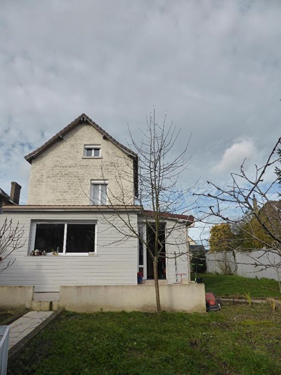 A vendre Maison à
OISSEL
(76350) A vendre Maison à
OISSEL
(76350)