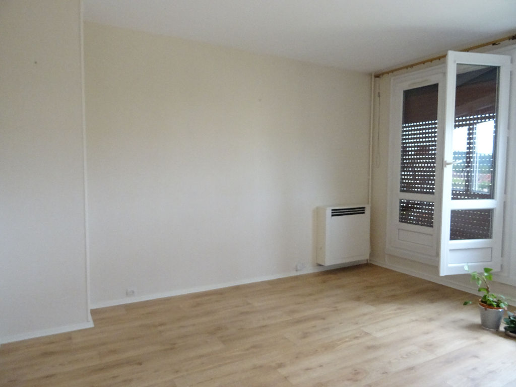 A vendre Appartement à
SAINT AUBIN LES ELBEUF
(76410) A vendre Appartement à
SAINT AUBIN LES ELBEUF
(76410)