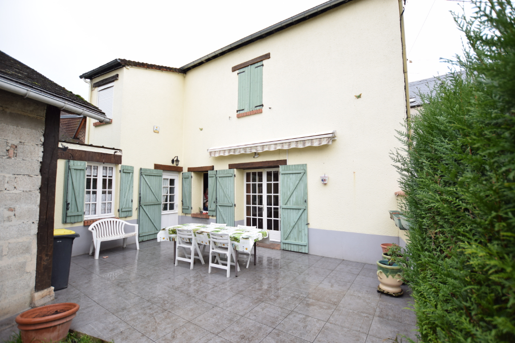 A vendre Maison à
CAUDEBEC LES ELBEUF
(76320) A vendre Maison à
CAUDEBEC LES ELBEUF
(76320)