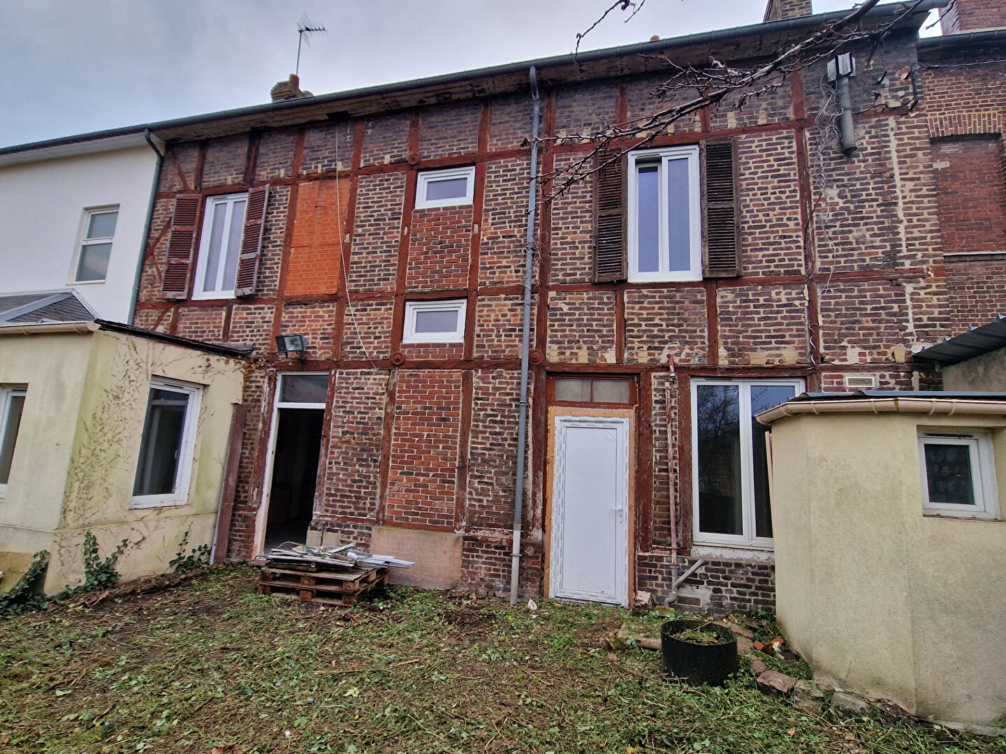 A vendre Maison à
SAINT AUBIN LES ELBEUF
(76410) A vendre Maison à
SAINT AUBIN LES ELBEUF
(76410)