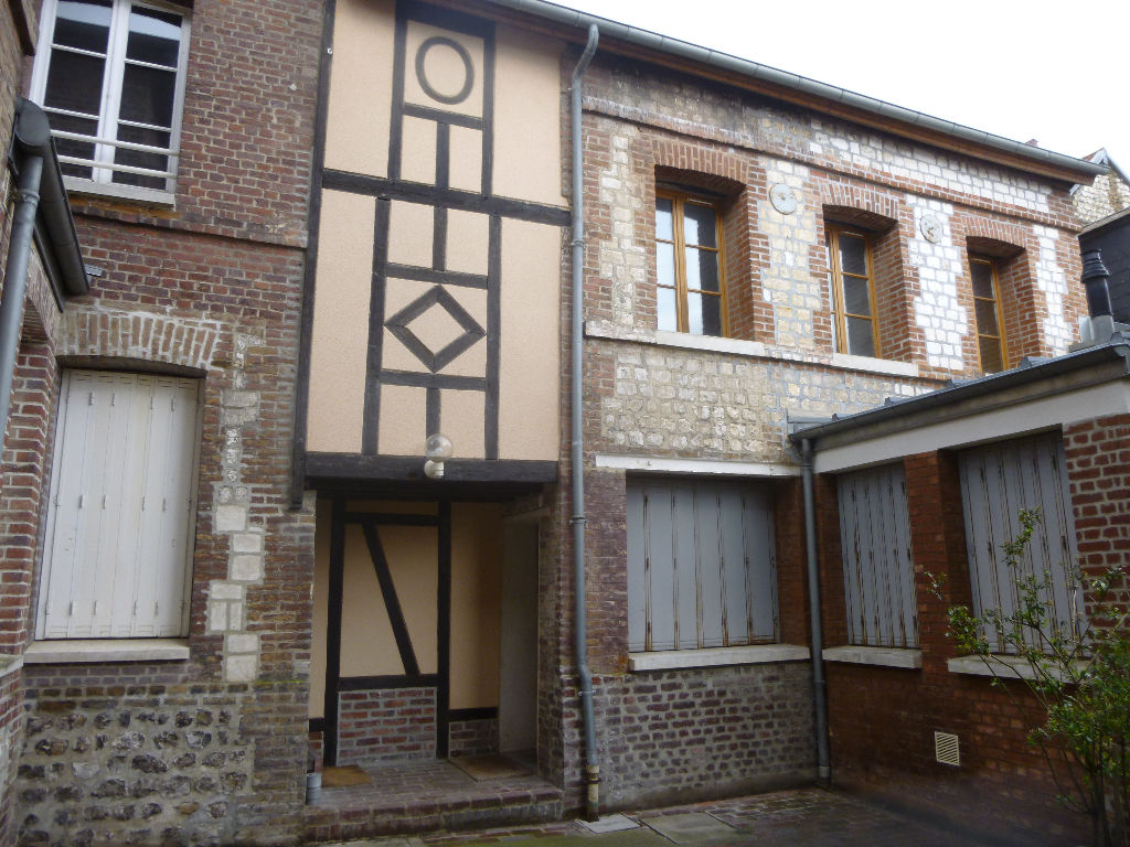 A vendre Maison à
CAUDEBEC LES ELBEUF
(76320) A vendre Maison à
CAUDEBEC LES ELBEUF
(76320)