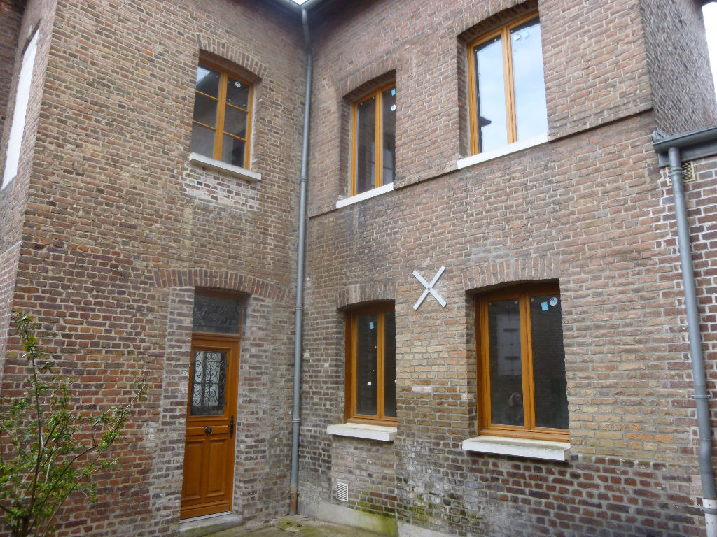 A vendre Maison à
CAUDEBEC LES ELBEUF
(76320) A vendre Maison à
CAUDEBEC LES ELBEUF
(76320)