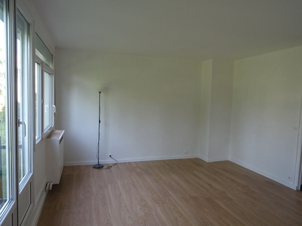 A vendre Appartement à
SAINT AUBIN LES ELBEUF
(76410) A vendre Appartement à
SAINT AUBIN LES ELBEUF
(76410)