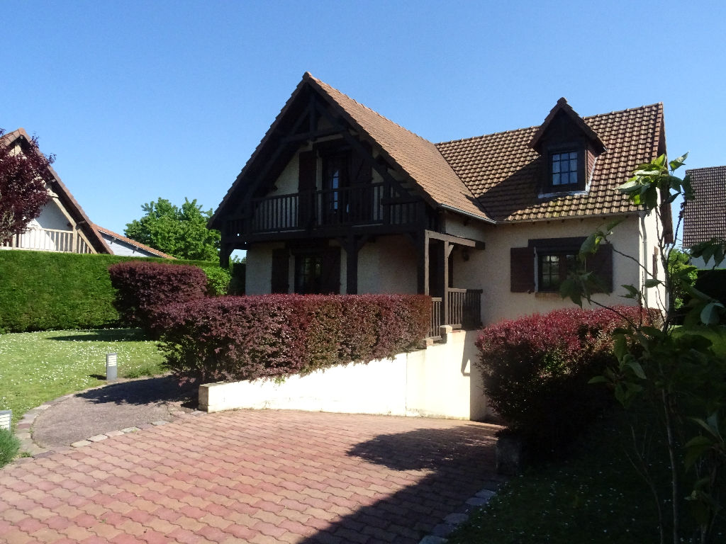 A vendre Maison à
SAINT AUBIN LES ELBEUF
(76410) A vendre Maison à
SAINT AUBIN LES ELBEUF
(76410)