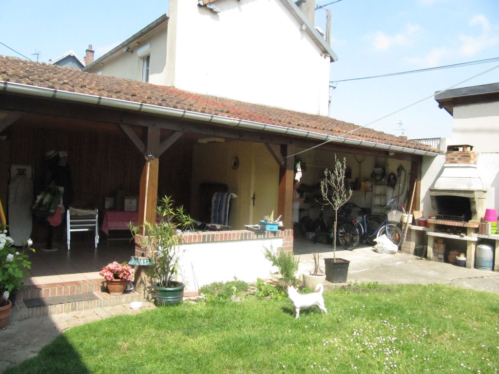 A vendre Maison à
CAUDEBEC LES ELBEUF
(76320) A vendre Maison à
CAUDEBEC LES ELBEUF
(76320)