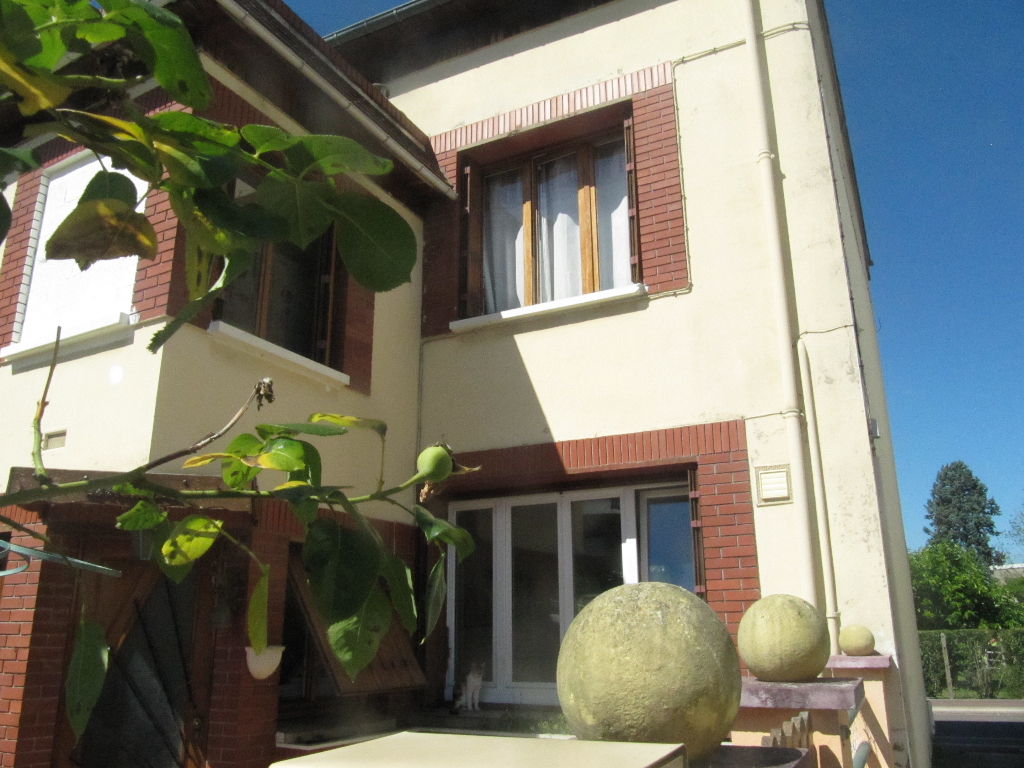 A vendre Maison à
SAINT AUBIN LES ELBEUF
(76410) A vendre Maison à
SAINT AUBIN LES ELBEUF
(76410)