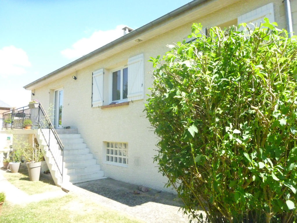 A vendre Maison à
SAINT DIDIER DES BOIS
(27370) A vendre Maison à
SAINT DIDIER DES BOIS
(27370)