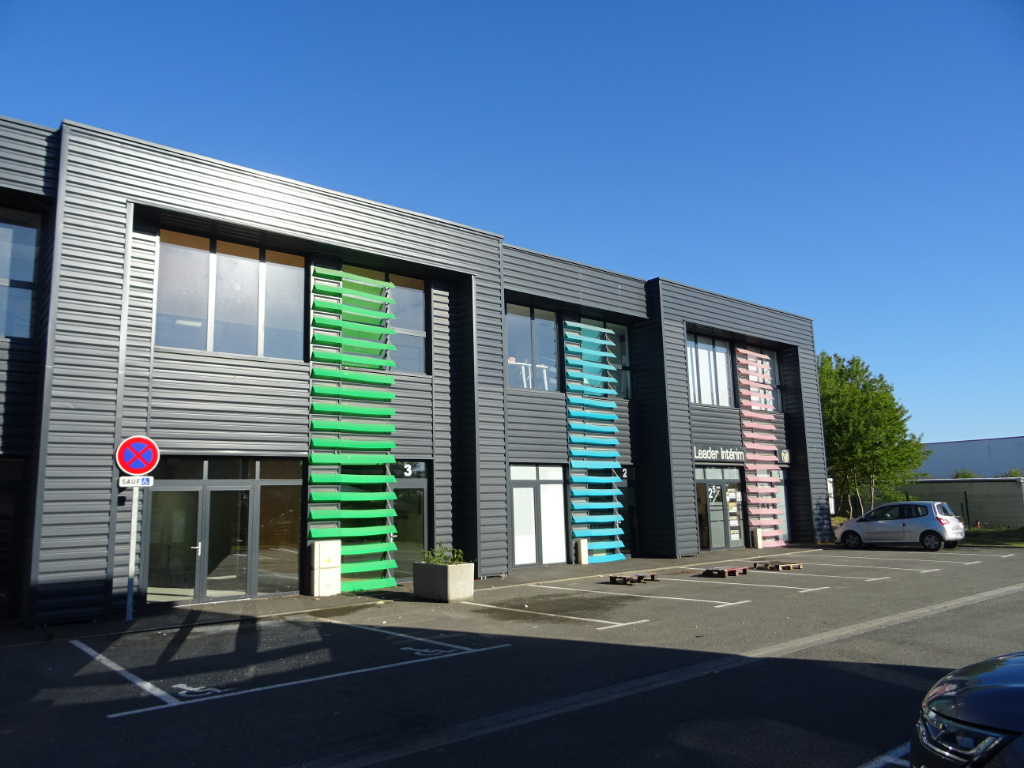 A vendre Local Professionnel à
VAL DE REUIL
(27100) A vendre Local Professionnel à
VAL DE REUIL
(27100)