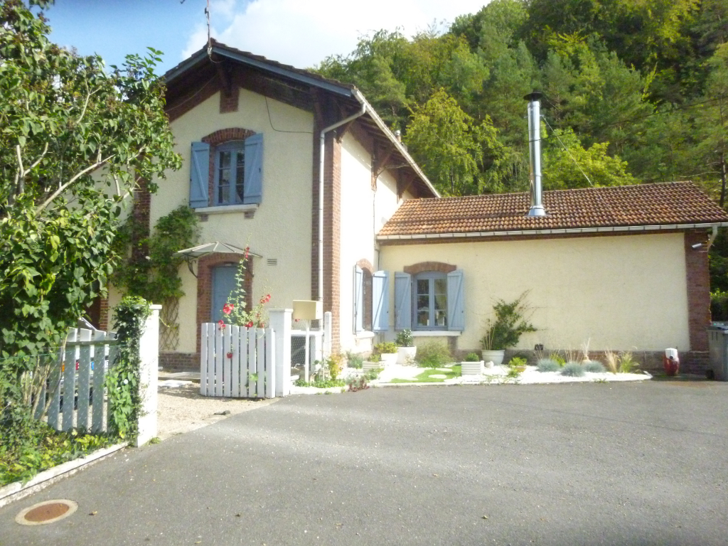 A vendre Maison à
MOULINEAUX
(76530) A vendre Maison à
MOULINEAUX
(76530)
