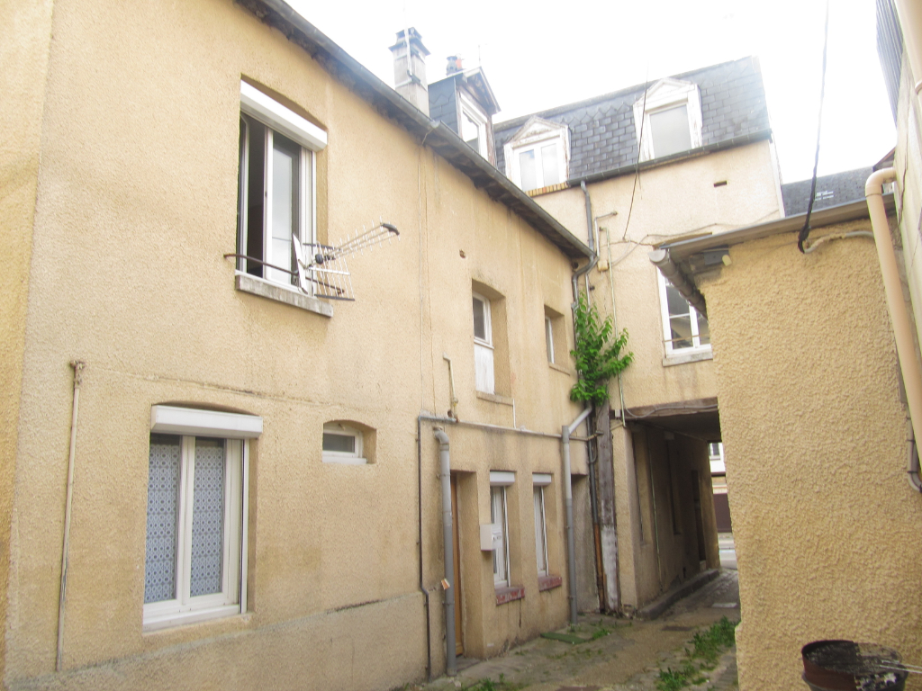 A vendre Immeuble à
CAUDEBEC LES ELBEUF
(76320) A vendre Immeuble à
CAUDEBEC LES ELBEUF
(76320)
