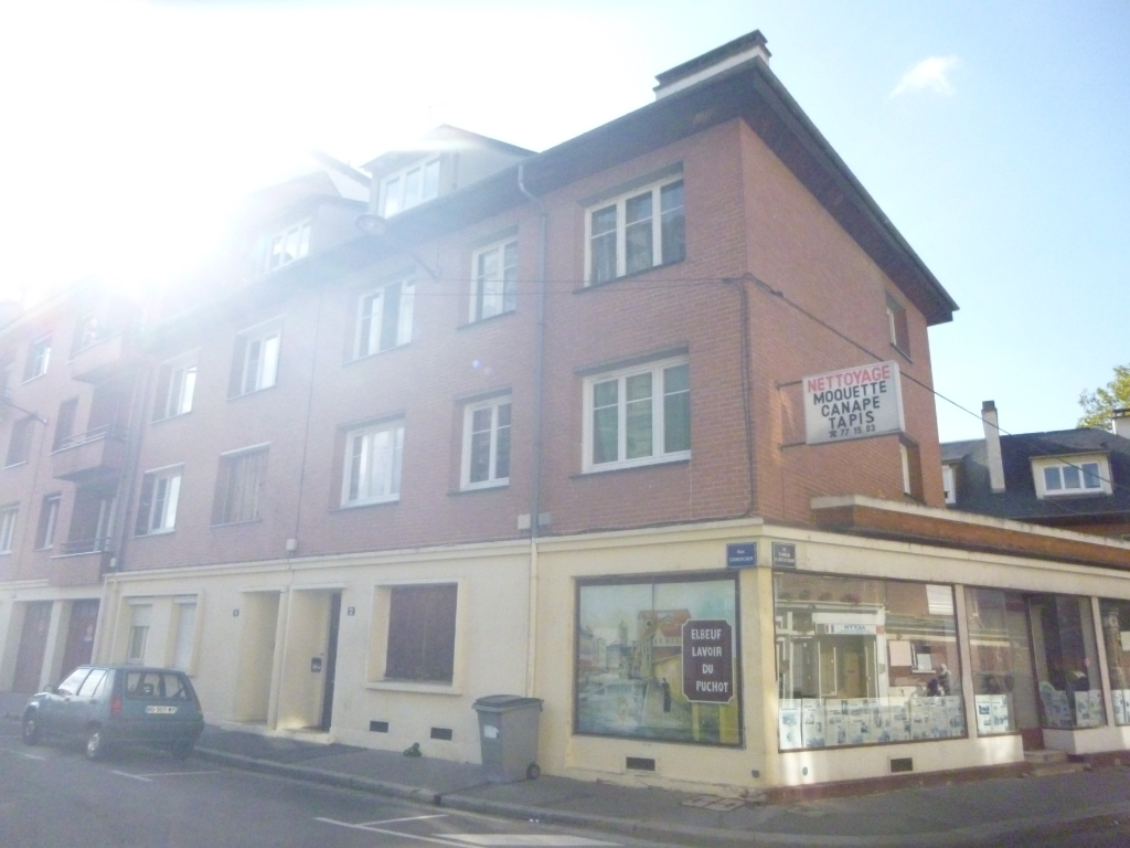 A vendre Immeuble à
ELBEUF
(76500) A vendre Immeuble à
ELBEUF
(76500)