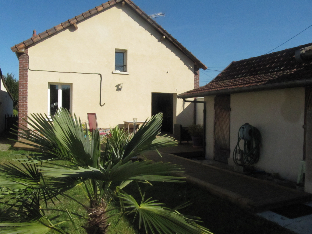 A vendre Maison à
CAUDEBEC LES ELBEUF
(76320) A vendre Maison à
CAUDEBEC LES ELBEUF
(76320)