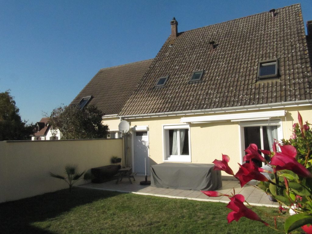 A vendre Maison à
CAUDEBEC LES ELBEUF
(76320) A vendre Maison à
CAUDEBEC LES ELBEUF
(76320)